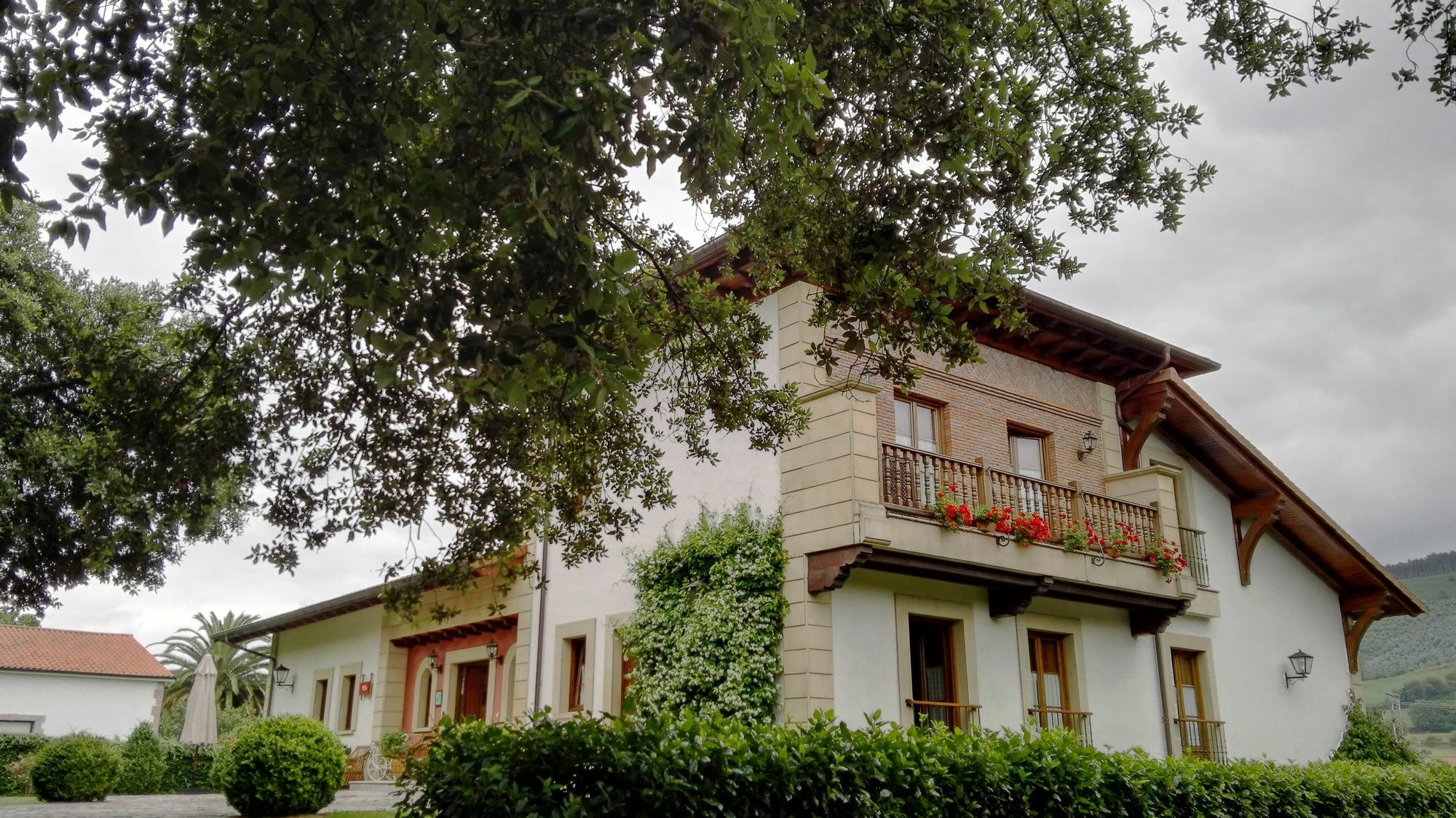 Hotel Posada La Robleda (Adults Only) Арнуеро Екстер'єр фото